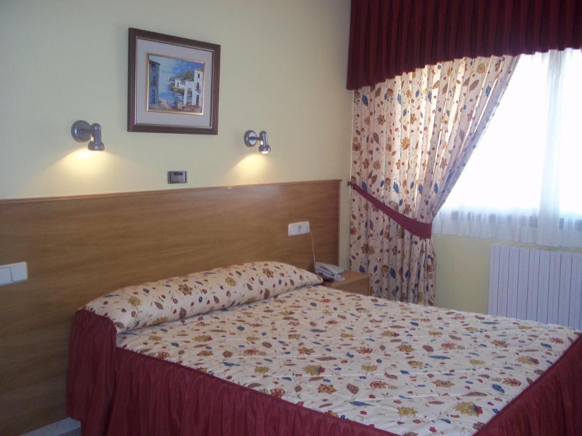 Arzúa Hotel Suiza חדר תמונה
