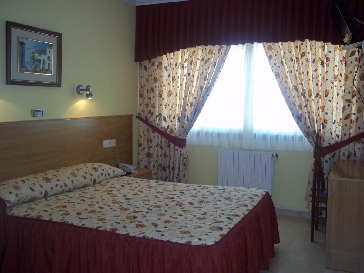 Arzúa Hotel Suiza מראה חיצוני תמונה